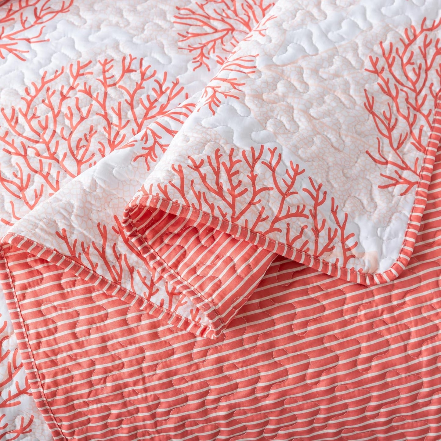 Coastal Quilt Set - King and 2 Shams, Quilted Coastal Bedspread with Beach Theme, Ocean Bedding Set, Summer Nautical Quilt, Beachy Comforter with Tropical Motif, Sea of Coral